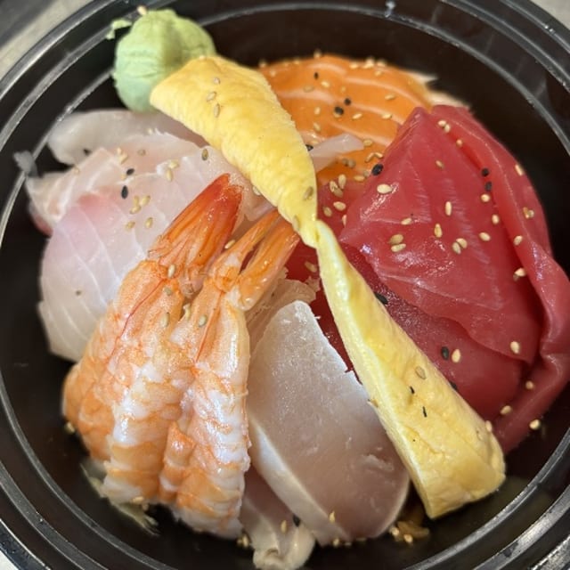 Chirashi (Assorted Sashimi) Bowl.