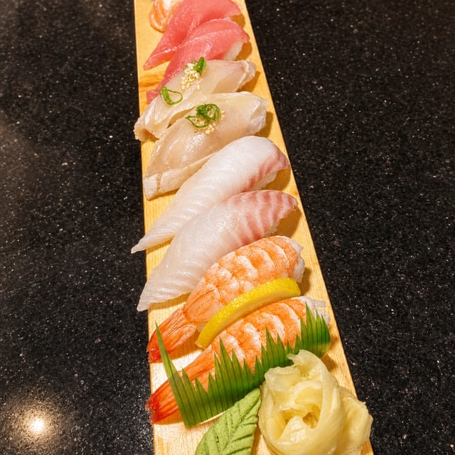 Nigiri Sushi (10pc).